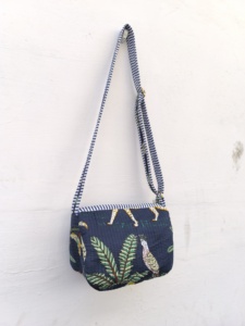 Bolso Bandolera Floral con Estampado de Bloques, Morado, Acolchado de Algodón, Hecho a Mano, para Mujer, de la India - Product Image 5