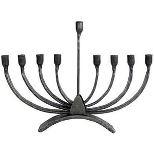 Magnifiques chandeliers Menorah avec finition antique, parfaits pour les célébrations de fêtes, cadeau décoratif, décoration d'intérieur - Product Image 3