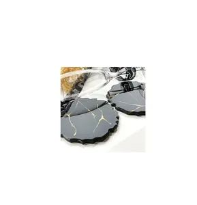 Ensemble de sous-verres en résine faits à la main pour l'esthétique de la maison, conçus à partir de matériaux durables, idéaux pour les cadeaux et une décoration de table élégante. - Product Image 1