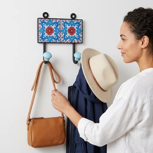 Ganchos de Pared de Cerámica con Diseño de Flores en Azul y Rojo, 2 Ganchos Multifuncionales de Estilo Retro para Ahorrar Espacio, Perchero - Product Image 2