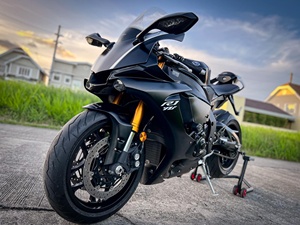 Motocicleta Deportiva Ya-m@ha R1 Negra Usada en Buen Estado, Carenado Completo, Carreras en Calle, 600-1000cc, >80km/h, Uso en Carretera - Product Image 2