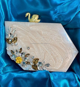 Pochette en résine avec personnalisation du nom Sac de soirée parfait pour femmes Couleurs personnalisées disponibles en Inde - Product Image 5