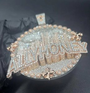 Collar de hombre con colgante de cruz estilo hip hop en oro rosa, con moissanita baguette y circonitas. - Product Image 3