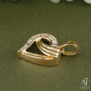 AARVA JEWELS Colgante de Corazón de Plata de Ley 925 con Moissanita Baguette Engastada en Bisel, Joyería Unisex Temática de Compromiso Estilo Hiphop - Product Image 2