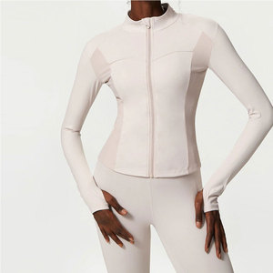 Ensemble de yoga pour femmes, séchage rapide, respirant, tenue de sport, faible MOQ, vente en gros, écologique, fabriqué au Pakistan - Product Image 1