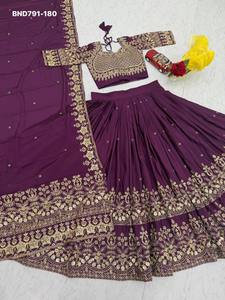 Increíble Conjunto de Lehenga-Choli Morado con Bordado de Hilo y Lentejuelas, Aspecto Magnífico en Faux Georgette, Venta al Por Mayor - Product Image 6