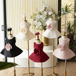 Robe de soirée sans manches pour filles, coupe trapèze, avec col rond perlé et élégante décoration florale 3D à la taille, idéale pour les occasions spéciales - Product Image 2