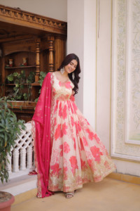 Robe en soie russe imprimée numériquement avec broderie Jari et travail de sequins, et robe en soie russe avec découpes et broderies de sequins - Product Image 5