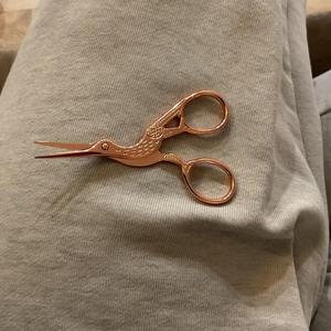 Tijeras de Lujo Hechas a Mano Resistentes al Óxido con Corte Suave, Agarre Cómodo, Personalización y Diseño de Boutique para Costura - Product Image 3