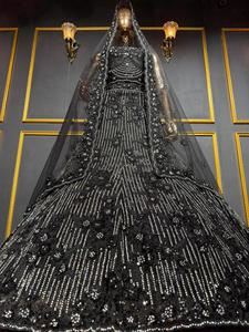 Lehenga choli de mariée avec un travail lourd de jarkan, une ceinture imposante et une grande ampleur pour un look de mariage intemporel - Product Image 4