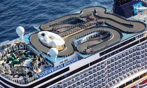Modèle de bateau de croisière Norwegian Encore (Breakaway Plus Class) sur mesure - Norwegian Cruise Line - 76,2L x 2,54L x 2,54H cm - Product Image 6