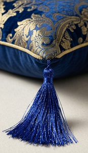 Décoration suspendue en tissu bleu avec pompons pour la remise des diplômes, usage intérieur, style moderne - Product Image 4