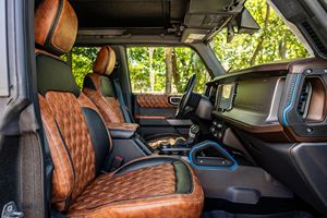 Ford Bronco Apocalypse Dark Horse 6X6 2022 Usado con Título Limpio - Product Image 3