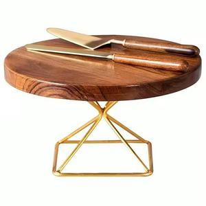 Support à gâteau rond en bois avec ensemble de couteaux en laiton, fait main, 3 pièces - Product Image 4