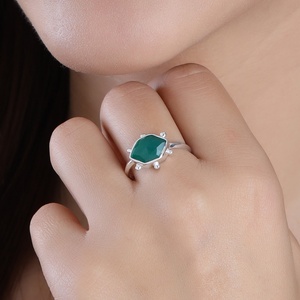 Bague statement en onyx vert naturel, sertie d'argent sterling 925, faite à la main, géométrique, à facettes, bijou pour femme - Product Image 2
