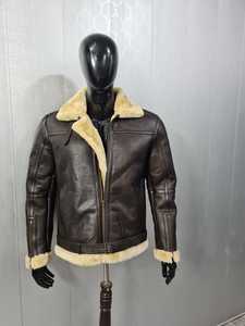 Veste en cuir et fourrure de haute qualité, tendance et élégante, très chic et cool - Product Image 5