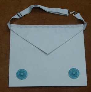 Delantal masónico azul y negro con círculos bordados y decoraciones de cadena - Product Image 5