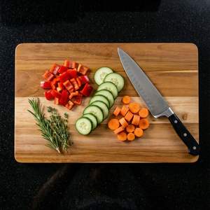 Planche à découper en bois à motif chevron - Passe au lave-vaisselle et non toxique - Product Image 6