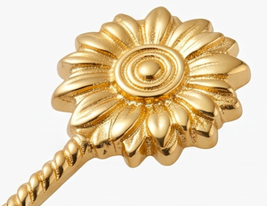 Ensemble de cuillères en laiton doré à motif floral, parfait pour les événements élégants, les hôtels, les restaurants et l'usage domestique, fabriqué à la main - Product Image 2