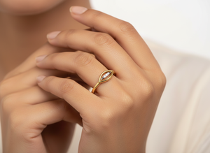 Anillo Minimalista de Oro de 10k Hecho a Mano con Diamante de Laboratorio VVS1, Diseño de Hoja, Joyería de Diseño Personalizado, Fabricante Saksham Jewels - Product Image 2