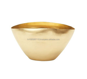 Vase à fleurs en métal sculpté d'inspiration naturelle conçu pour les artistes floraux de maisons vertes ou les thèmes de jardin zen - Product Image 2