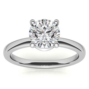 Anillo de compromiso solitario de moissanita de 1 quilate con corte redondo, probado con detector de diamantes, de oro blanco de 10K, para ella. - Product Image 1