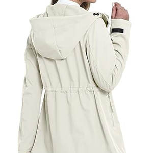 Chaqueta Softshell Ligera para Mujer, Hecha a Medida, Duradera, Cómoda y Adaptada a su Talla Exacta para Actividades al Aire Libre - Product Image 3
