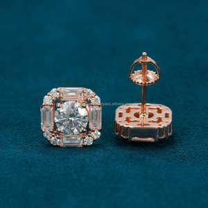 Pendientes de Hombre Matrix Jewel ER 35 con Moissanita Redonda de Calidad VVS, Hechos de Plata de Ley 925 Chapada en Oro, en Tendencia - Product Image 4