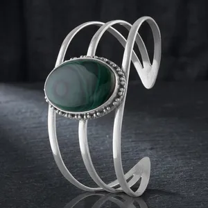 Bracelet manchette en argent sterling 925 avec malachite, pierre précieuse verte naturelle ovale sertie clos, bijou statement pour femme, à porter au quotidien - Product Image 6