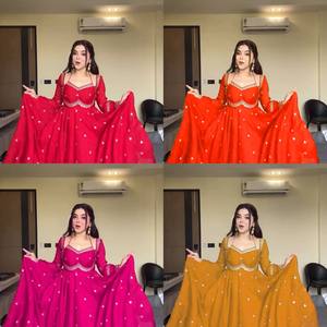 ชุดเดรส Anarkali ปักลายสีแดง พร้อมผ้าคลุมยาวถึงพื้น สำหรับงานแต่งงานและงานเลี้ยงสำหรับผู้หญิง - Product Image 3