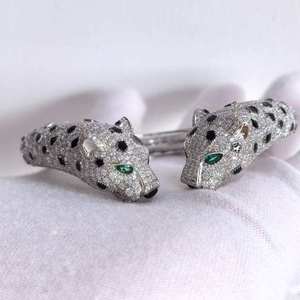 Bague personnalisée en argent sterling 925 plaqué or blanc avec motif lettre élégant, sertie de morganite certifiée et tête de léopard - Product Image 1