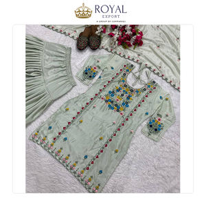 Colección de Diseñador a Precio Accesible: Traje Dhoti Salwar de Seda Chinnon de Estilo Tradicional para Mujer en Venta - Product Image 2