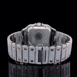 Montre de luxe en quartz pour homme et femme, boîtier en argent avec moissanite, boîtier carré 39 mm, mouvement analogique ETA, jour/date, verre saphir, fermoir caché - Product Image 2