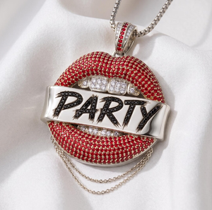 Collier pendentif lèvre Iced Out en laiton plaqué or avec micro-incrustations de zircon, bijoux hip-hop pour hommes - Product Image 2