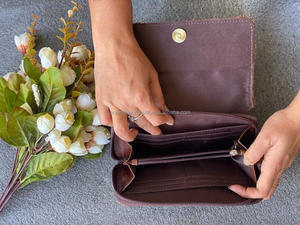 กระเป๋าสตางค์หนังสำหรับผู้หญิง,กระเป๋าคลัทช์หนังมีขนโลหะซ่อน - Product Image 4