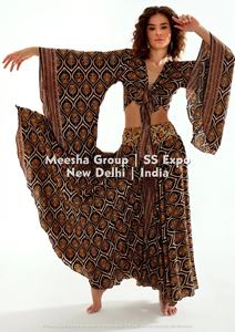 Ensemble coordonné imprimé ethnique bohème pour femme – Haut court à manches longues évasées et col en V à nouer avec jupe longue – Assortiment varié - Product Image 6