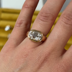 Bague solitaire en diamant de laboratoire taille coussin de 3 carats, provenant de mines anciennes, sertie clos en or jaune 14 carats, certifiée IGI - Product Image 1