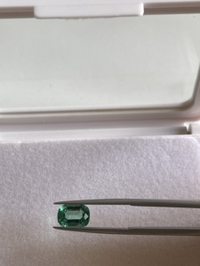 มรกตธรรมชาติทรงคุชชั่น 1.95 กะรัต, ขนาด 9x7 มม., คุณภาพเกรด AAA++, มรกตเจียระไนทรงคุชชั่น, มรกตที่ได้รับการรับรอง, มรกตใสบริสุทธิ์ - Product Image 6