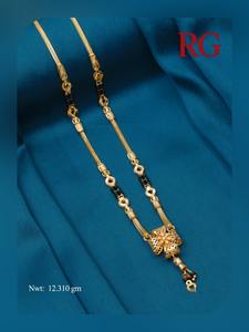 Collar Mangalsutra de Lujo en Oro de 22K con Colgante Floral y Cadena de Cuentas Negras, Joyería India para Bodas, para Mujer, 11 Gramos - Product Image 3