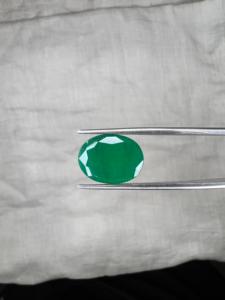 Émeraude verte Sakota de 4,80 carats, provenant de terres rares, pièce maîtresse pour bague de luxe - Product Image 2