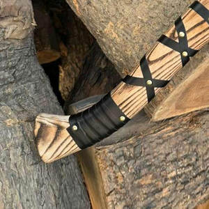 Hache barbue de style nordique avec tête en acier artistique et manche en bois naturel pour collection et exposition - Product Image 5