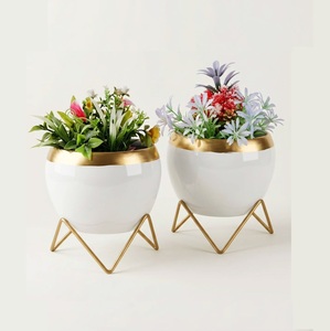 Pots de fleurs en céramique modernes avec bordure dorée, fleurs artificielles, jardinières de bureau intérieures, écologiques, durables, design minimaliste - Product Image 4