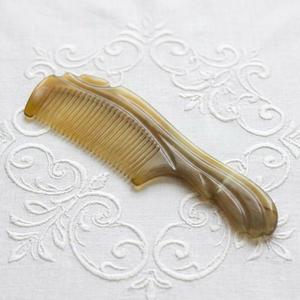 Peine de Cuerno de Vaca Ecológico, Moderno, de Forma Natural, con Dientes Anchos, Hecho a Mano, Accesorio de Lujo para el Cuidado del Cabello, para Uso en Salón, Hogar y Negocios - Product Image 1