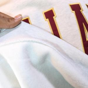 Sudadera FSU LAW con cuello simulado, 450 GSM, nombre personalizado, bordado aplicado, corte holgado, 100% algodón, felpa francesa. - Product Image 4