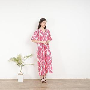 Vestido Kaftán de Algodón con Estampado Floral Rosa para Mujer, Corte Holgado, Cuello en V, Estilo Maxi, para Descansar o para la Playa - Product Image 5