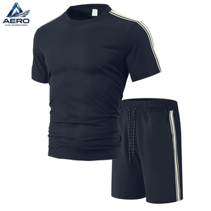 Ensemble deux pièces, t-shirt à manches courtes à col rond et short à taille élastique, ensemble de vêtements pour hommes, t-shirt et short de compression - Product Image 1