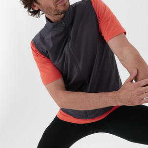 Vestes d'été fines et respirantes personnalisées en gros pour hommes, vestes coupe-vent sans manches pour la course à pied, vestes de course pour hommes - Product Image 2