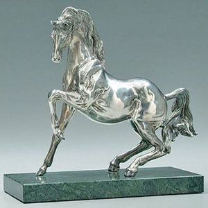 Figura de caballo de aluminio fundido de lujo, elegante estatua equina metálica de pie, adorno para hogares sofisticados - Product Image 5