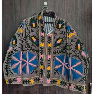 Exquisita Chaqueta de Terciopelo Acolchada y Bordada a Mano con Diseño Floral, Estilo Indio Ecológico, Moda de Invierno para Fiestas - Product Image 3