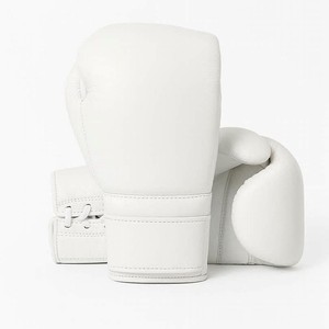 Gants de boxe en cuir blancs à lacets de qualité supérieure pour la compétition, fabriqués en usine, très demandés - Product Image 1